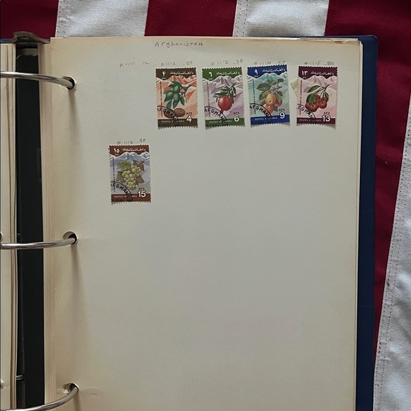 World Stamp Collection - Picture 7 of 17